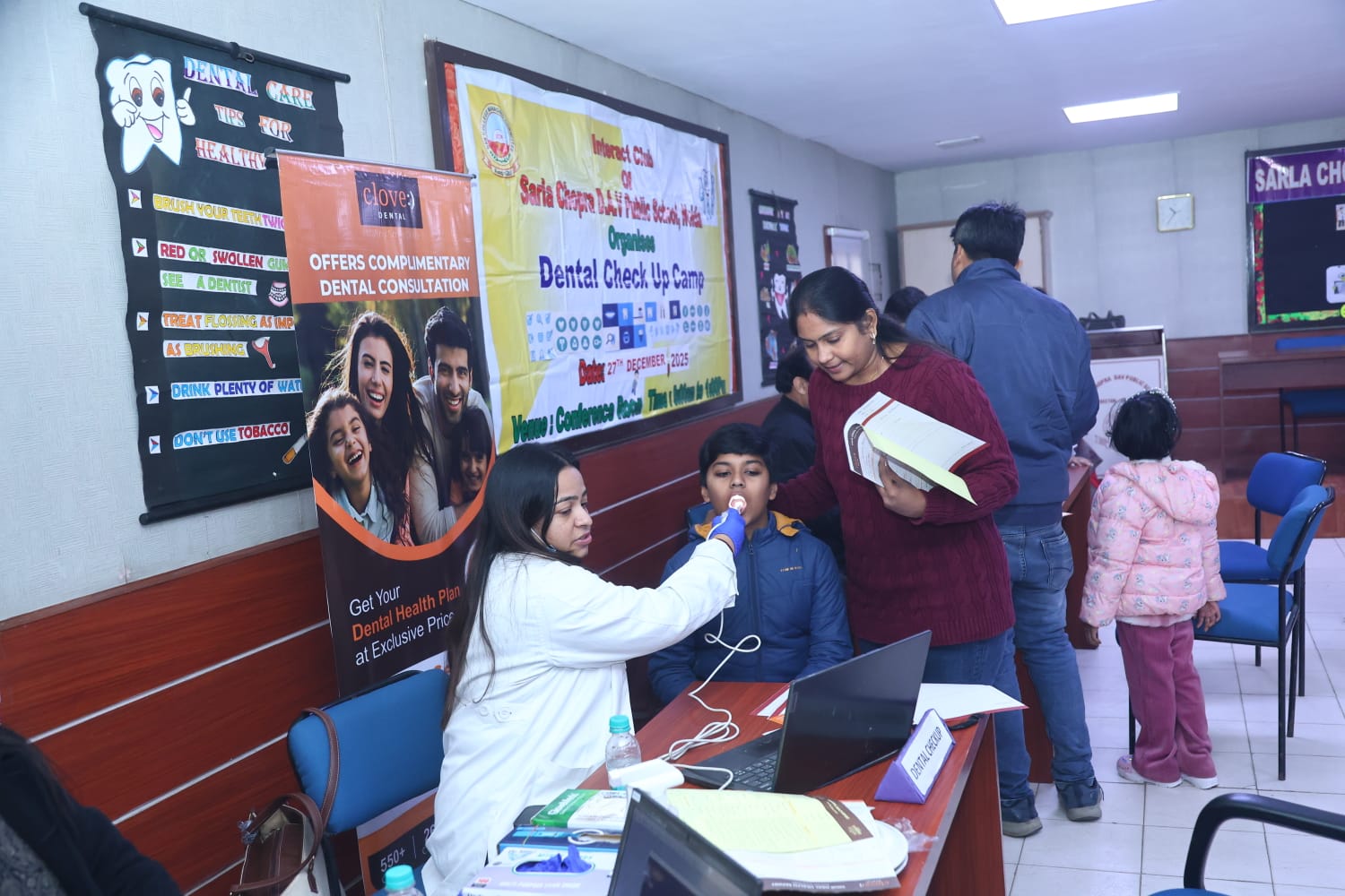 /File/17/9DT_Health Check up Camp 03.jpeg